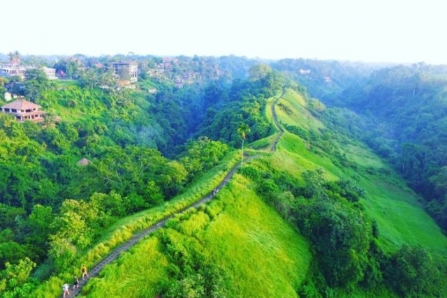 Wisata Indonesia: Alam Indah Tapi Tradisi Sering Hanya Pajangan Instagram
